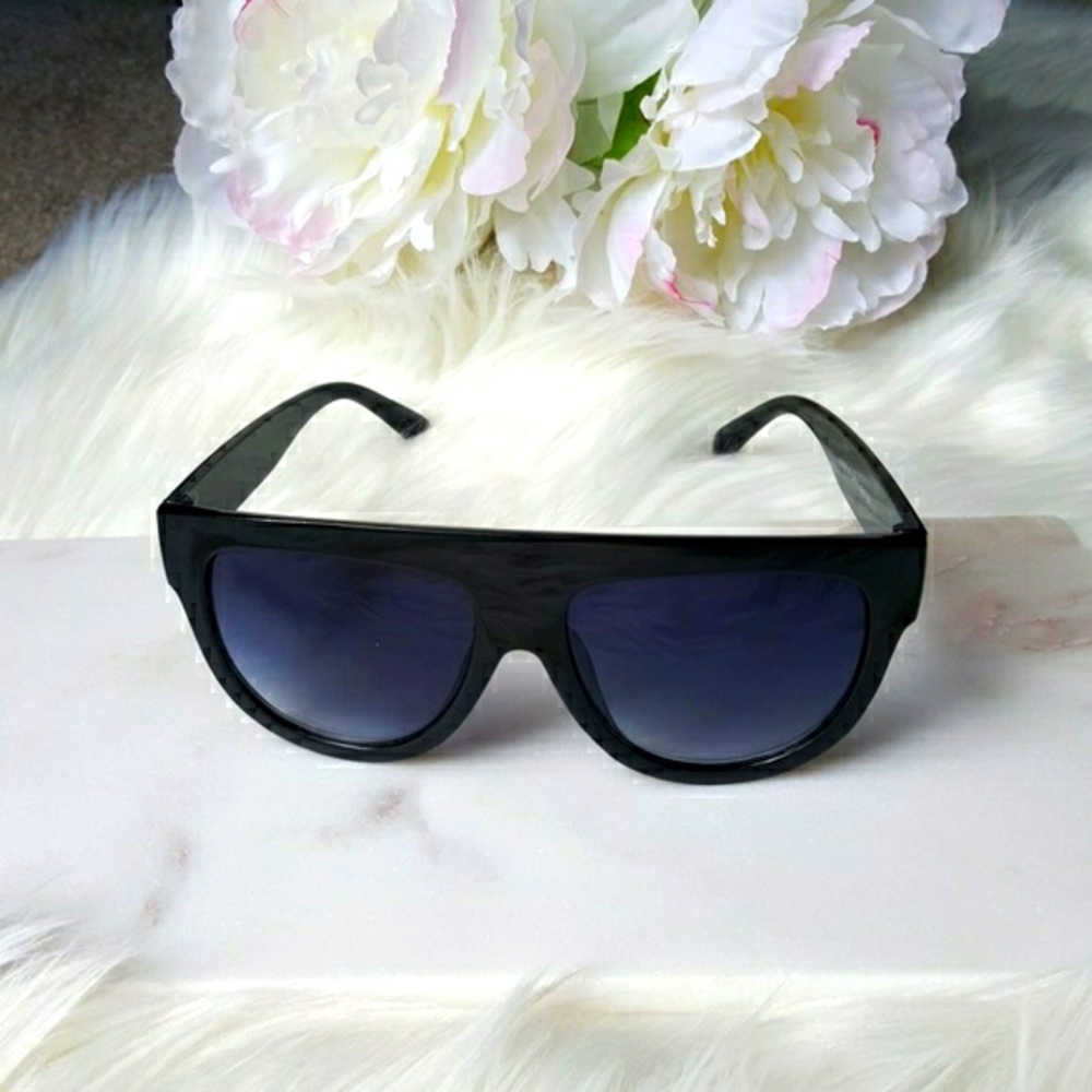 New Black Flat Oversized Sunglasses. - Picture 7 of 8